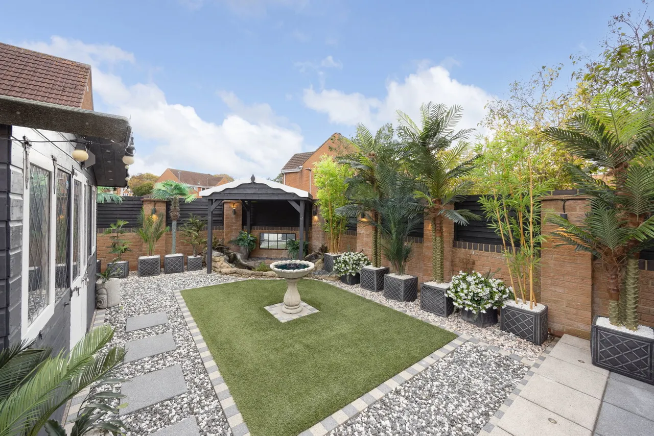Burnet Close, Melksham, photo 45