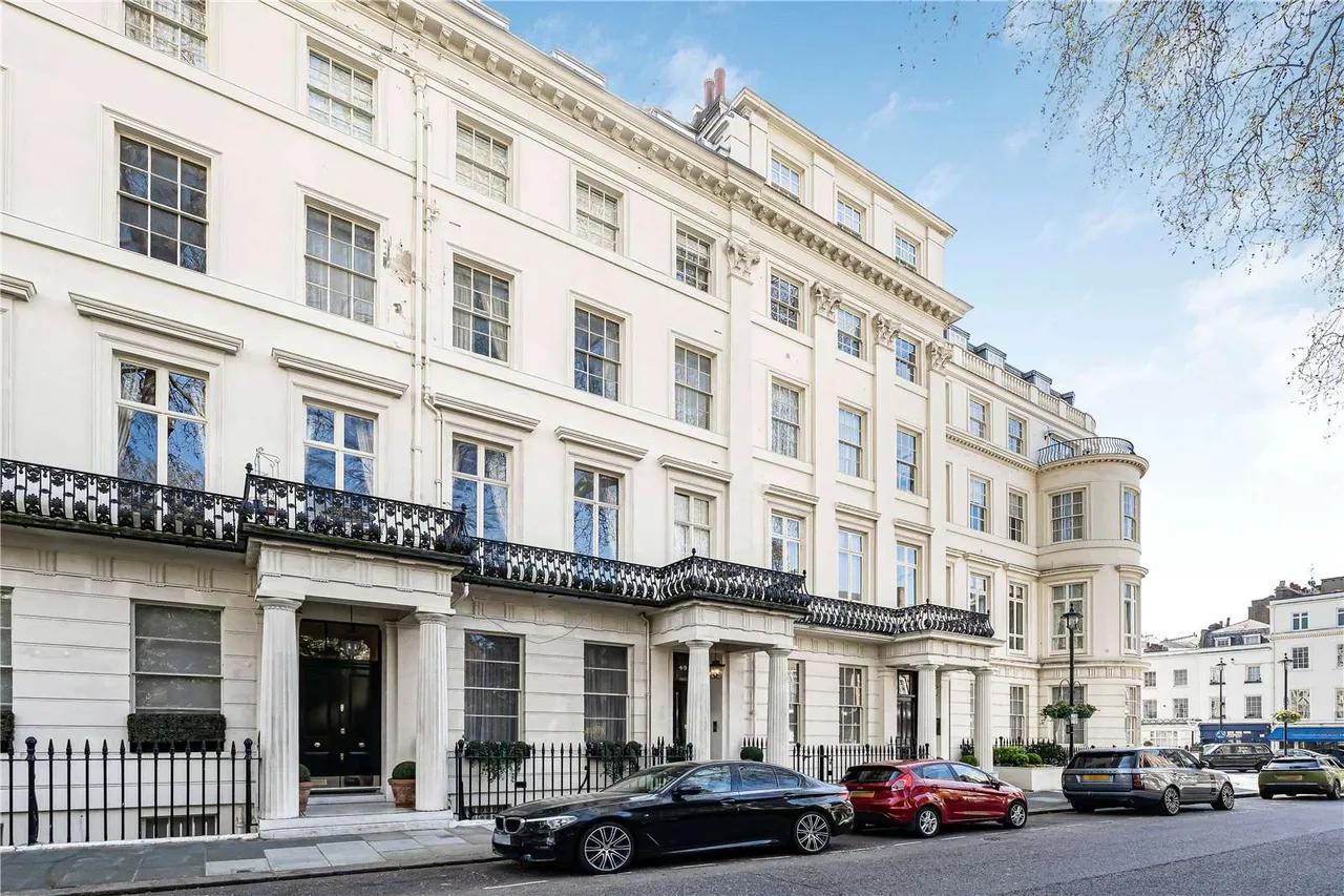 Gloucester Square, London, W2, photo 20