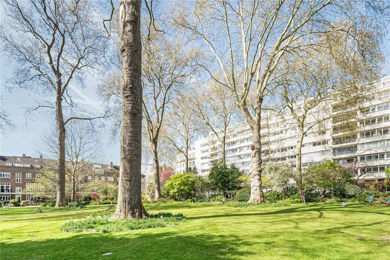 Gloucester Square, London, W2, photo 19