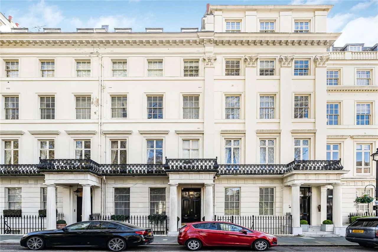 Gloucester Square, London, W2, photo 2