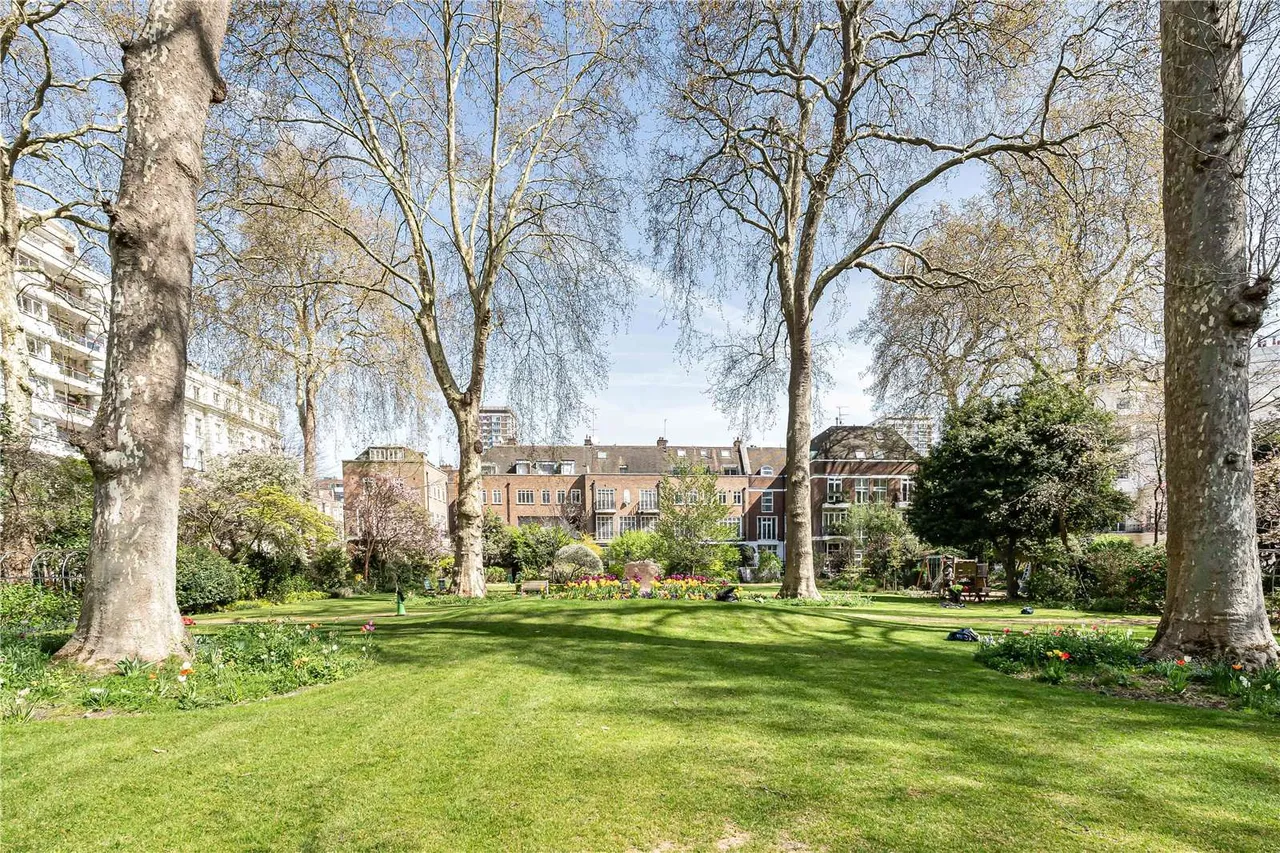 Gloucester Square, London, W2, photo 5