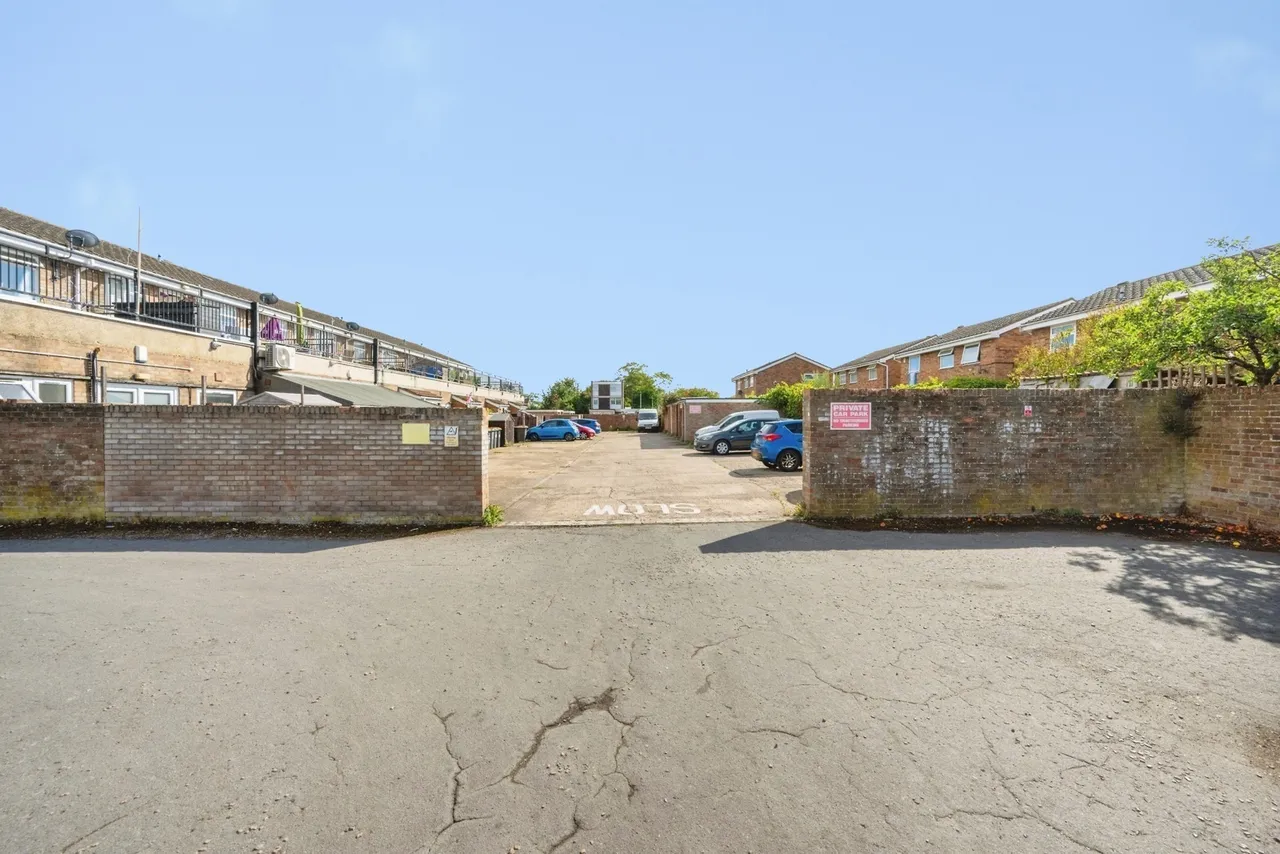 Shaldon Court, Bedford, Bedfordshire, MK40, photo 16