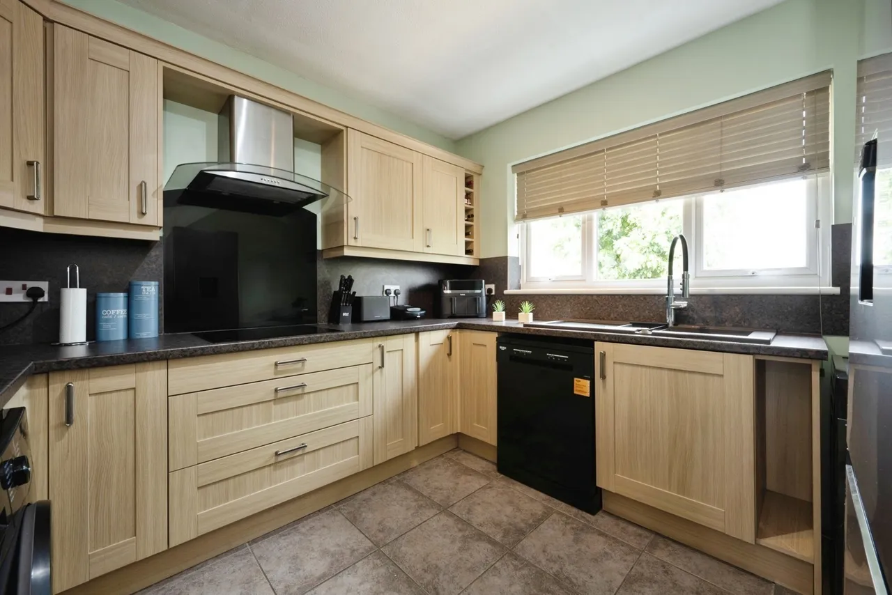 Shaldon Court, Bedford, Bedfordshire, MK40, photo 2
