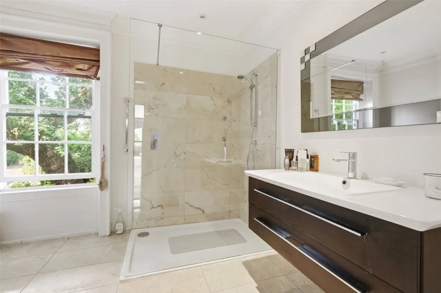 with 8 bedrooms in Bishop's Stortford, CM23, photo 16