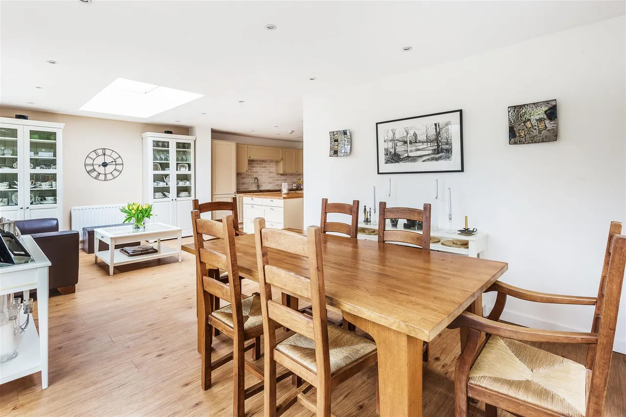 West Farm Avenue, Ashtead, KT21, photo 8