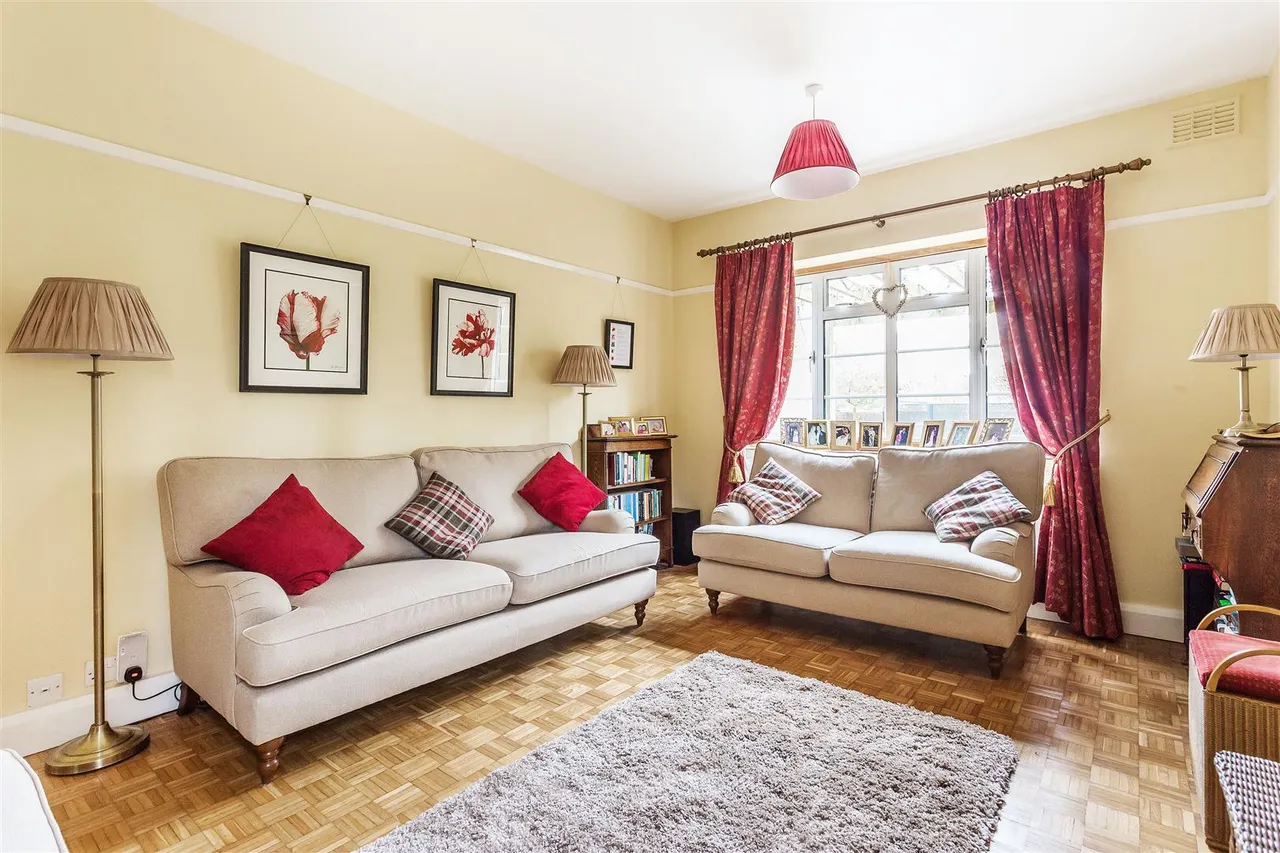 West Farm Avenue, Ashtead, KT21, photo 13