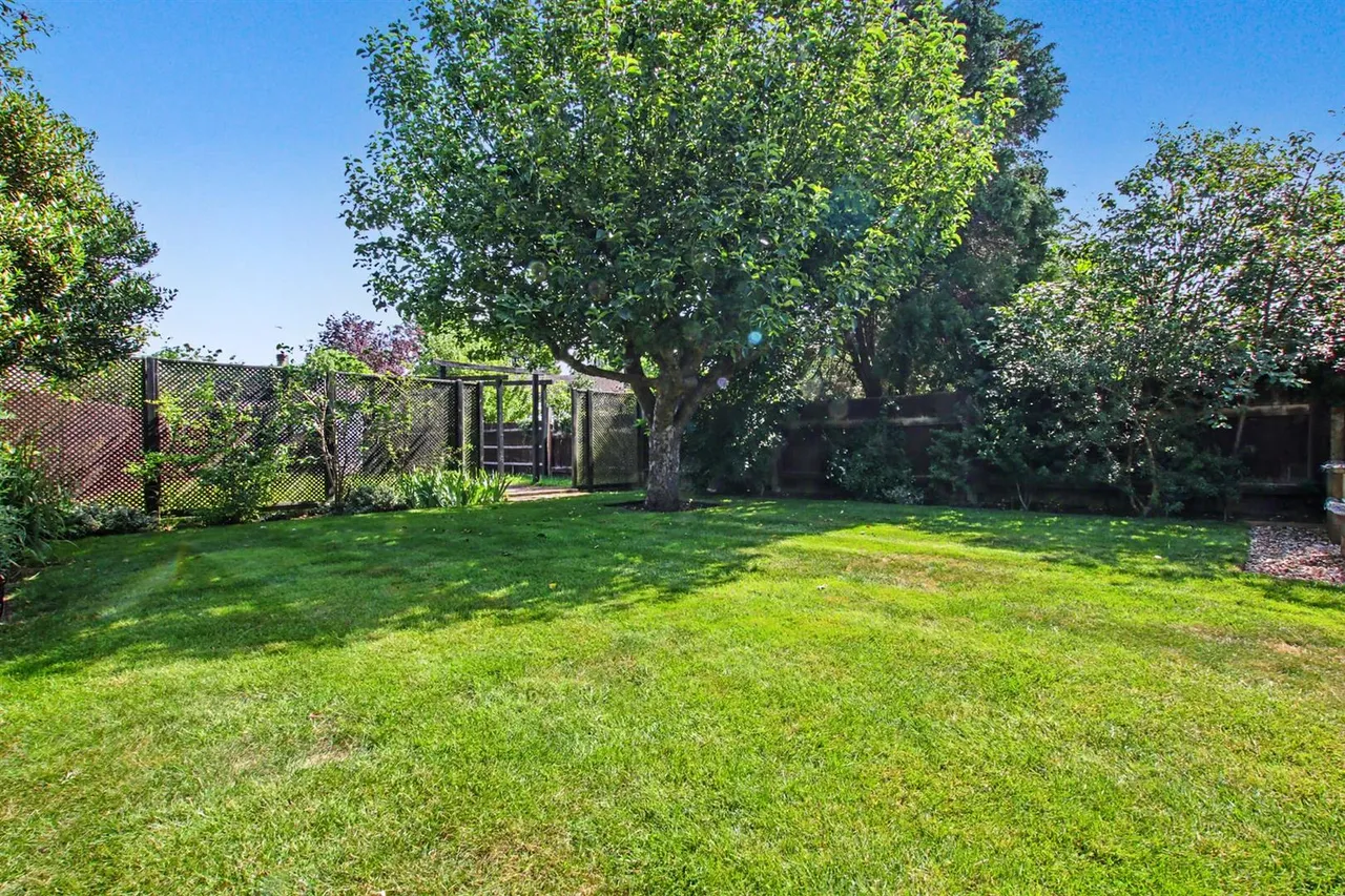 West Farm Avenue, Ashtead, KT21, photo 27