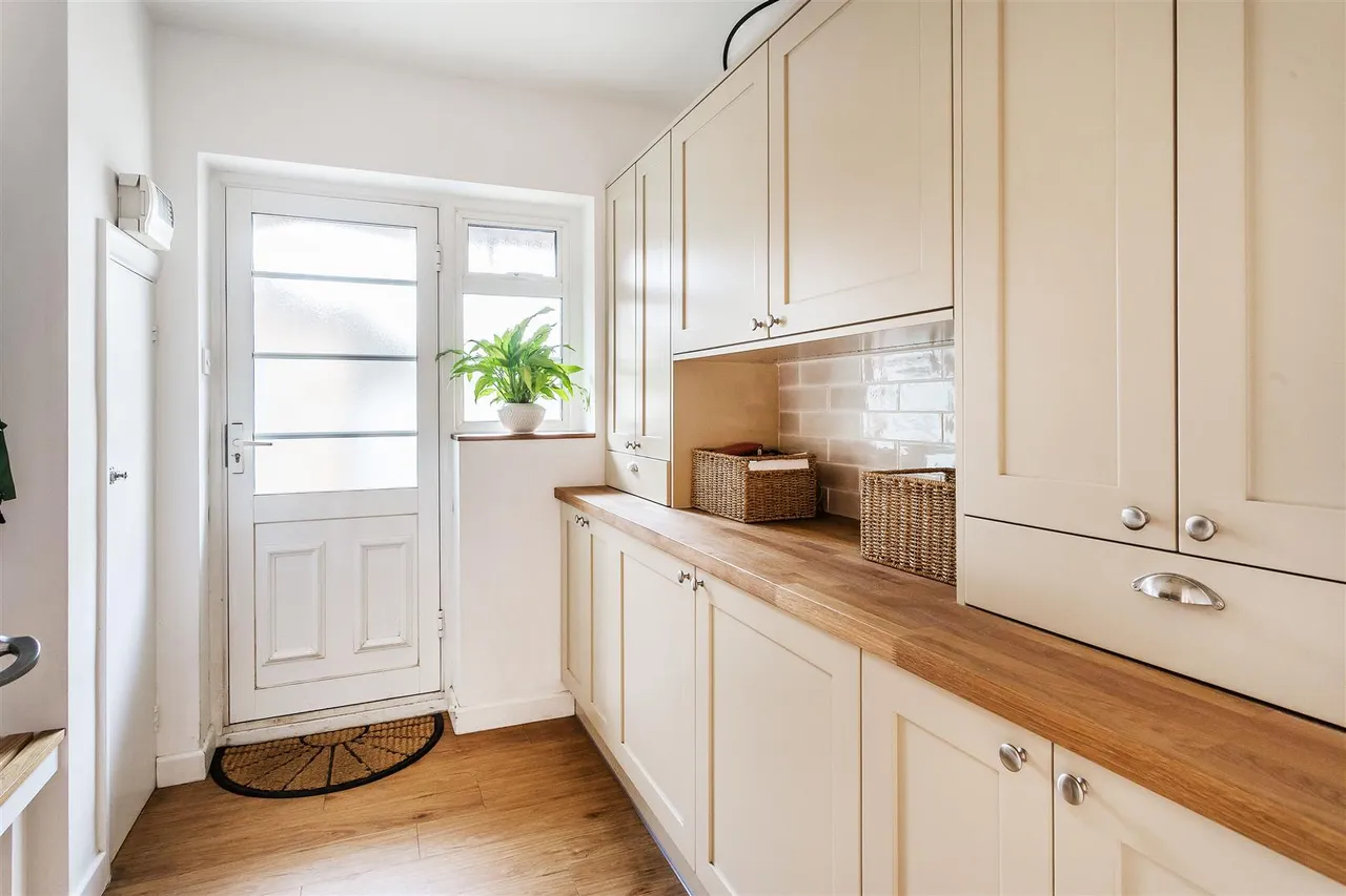 West Farm Avenue, Ashtead, KT21, photo 9