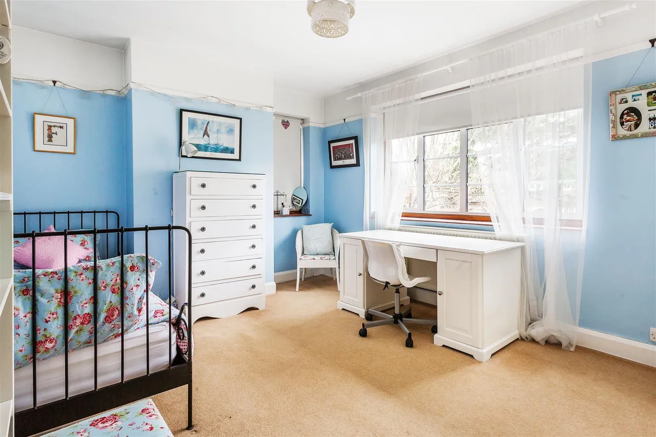 West Farm Avenue, Ashtead, KT21, photo 20