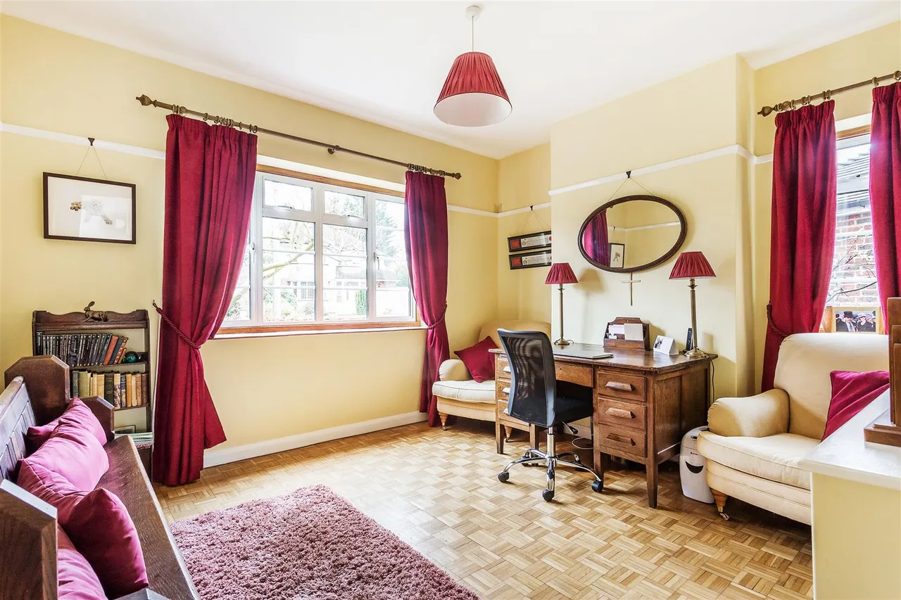West Farm Avenue, Ashtead, KT21, photo 12