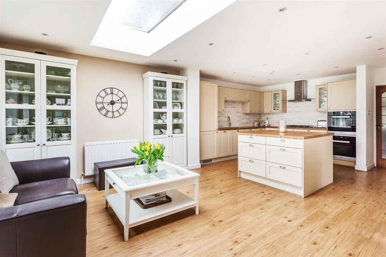 West Farm Avenue, Ashtead, KT21, photo 5