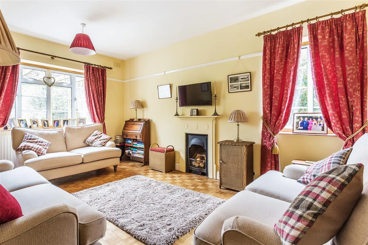 West Farm Avenue, Ashtead, KT21, photo 11