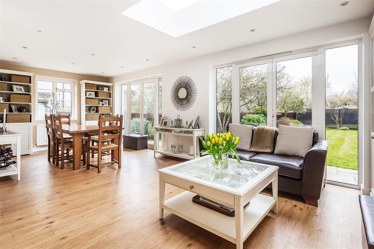 West Farm Avenue, Ashtead, KT21, photo 2
