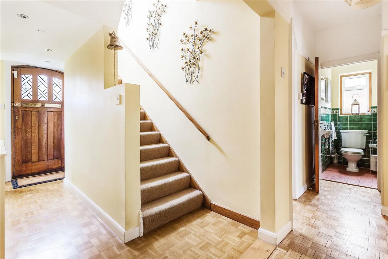 West Farm Avenue, Ashtead, KT21, photo 15