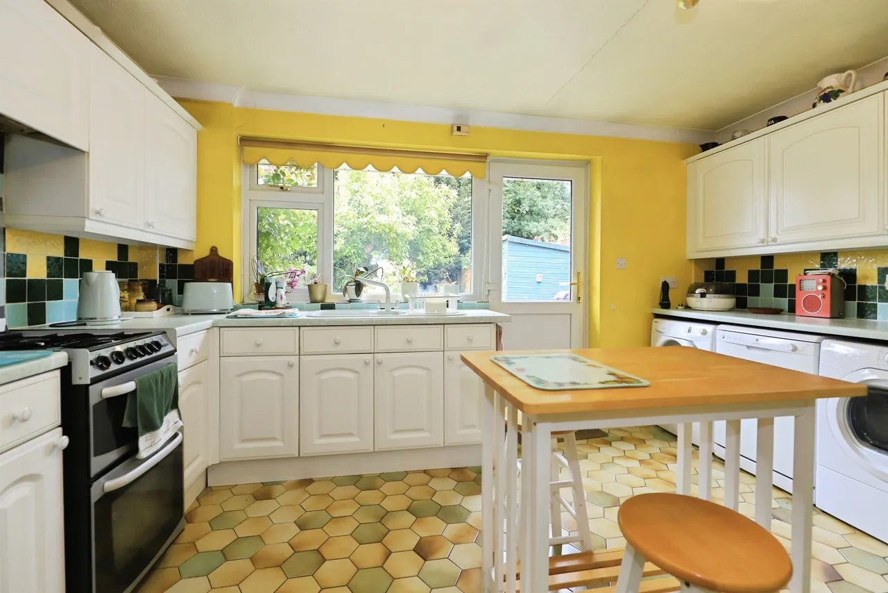 Elm Avenue, Bilston, WV14, photo 5