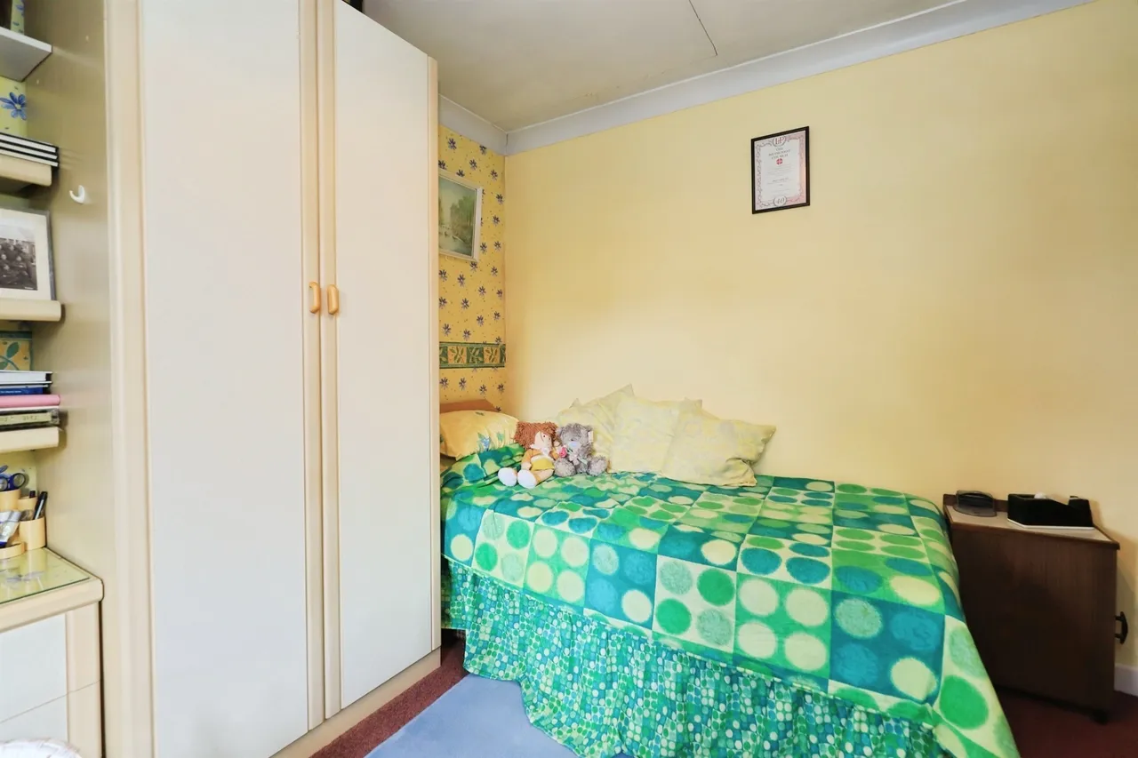 Elm Avenue, Bilston, WV14, photo 16