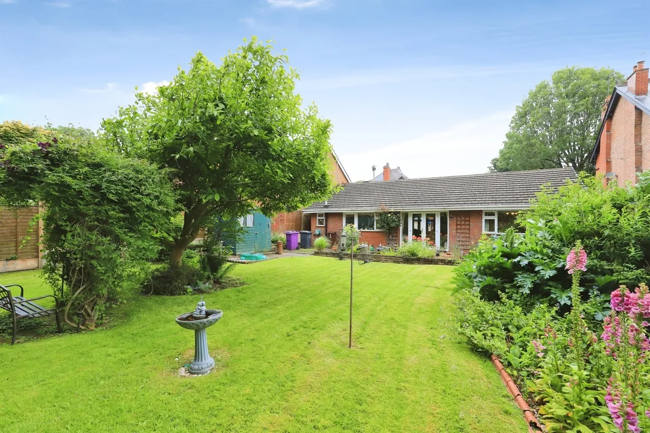 Elm Avenue, Bilston, WV14, photo 21