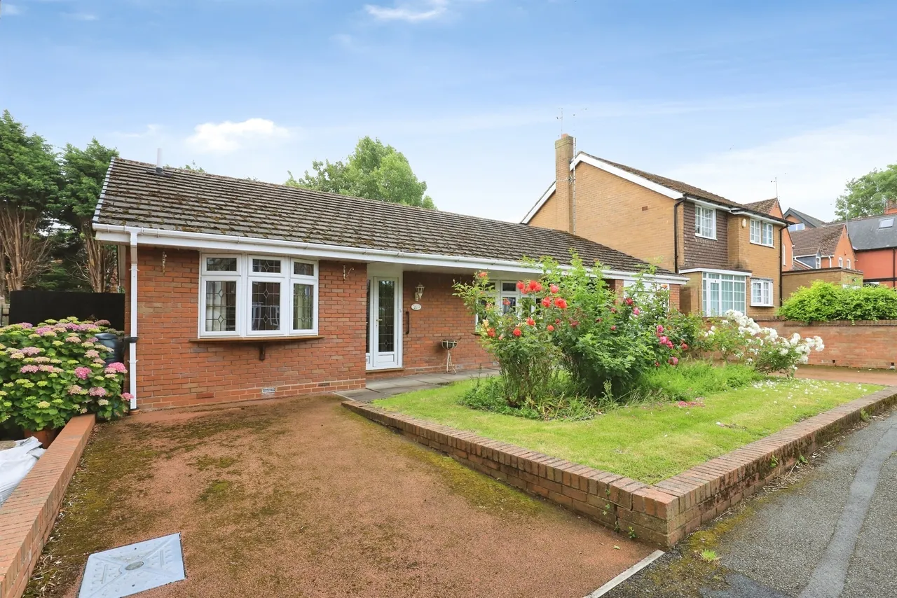 Elm Avenue, Bilston, WV14, photo 2