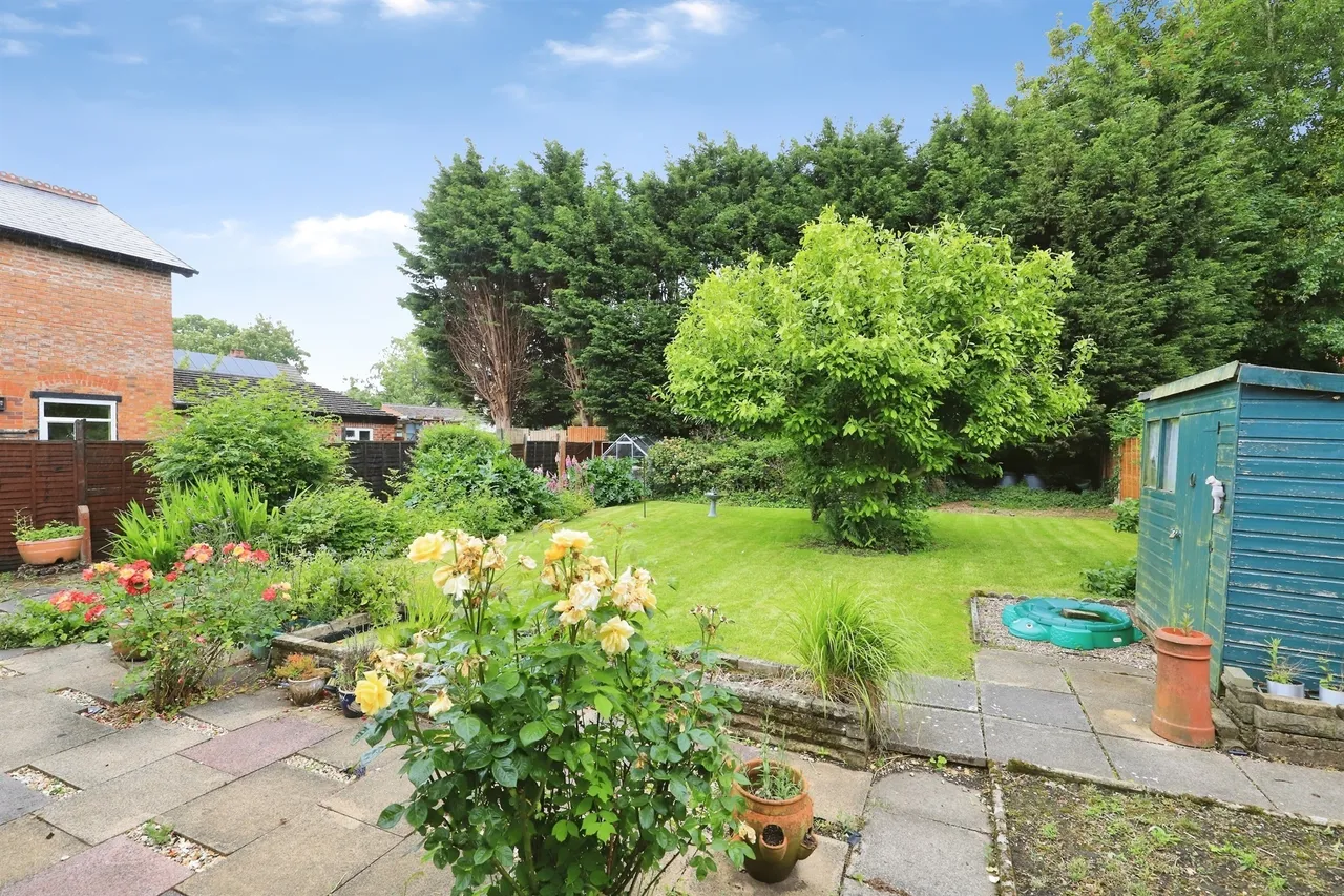 Elm Avenue, Bilston, WV14, photo 20