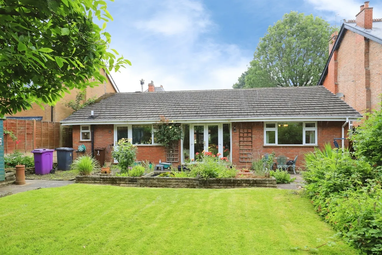 Elm Avenue, Bilston, WV14, photo 23
