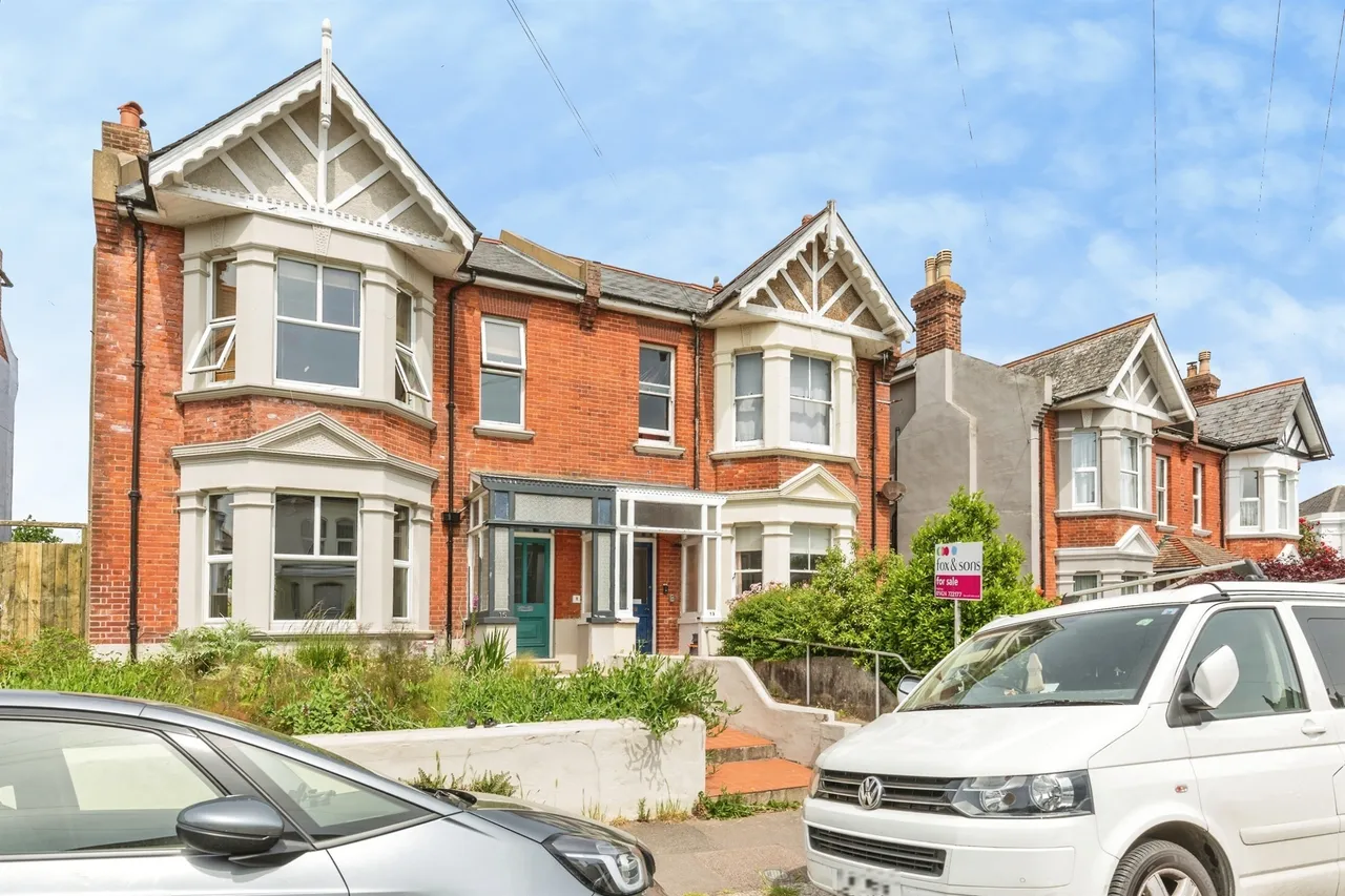 1 bed flat for sale — St. Helens Crescent, Hastings