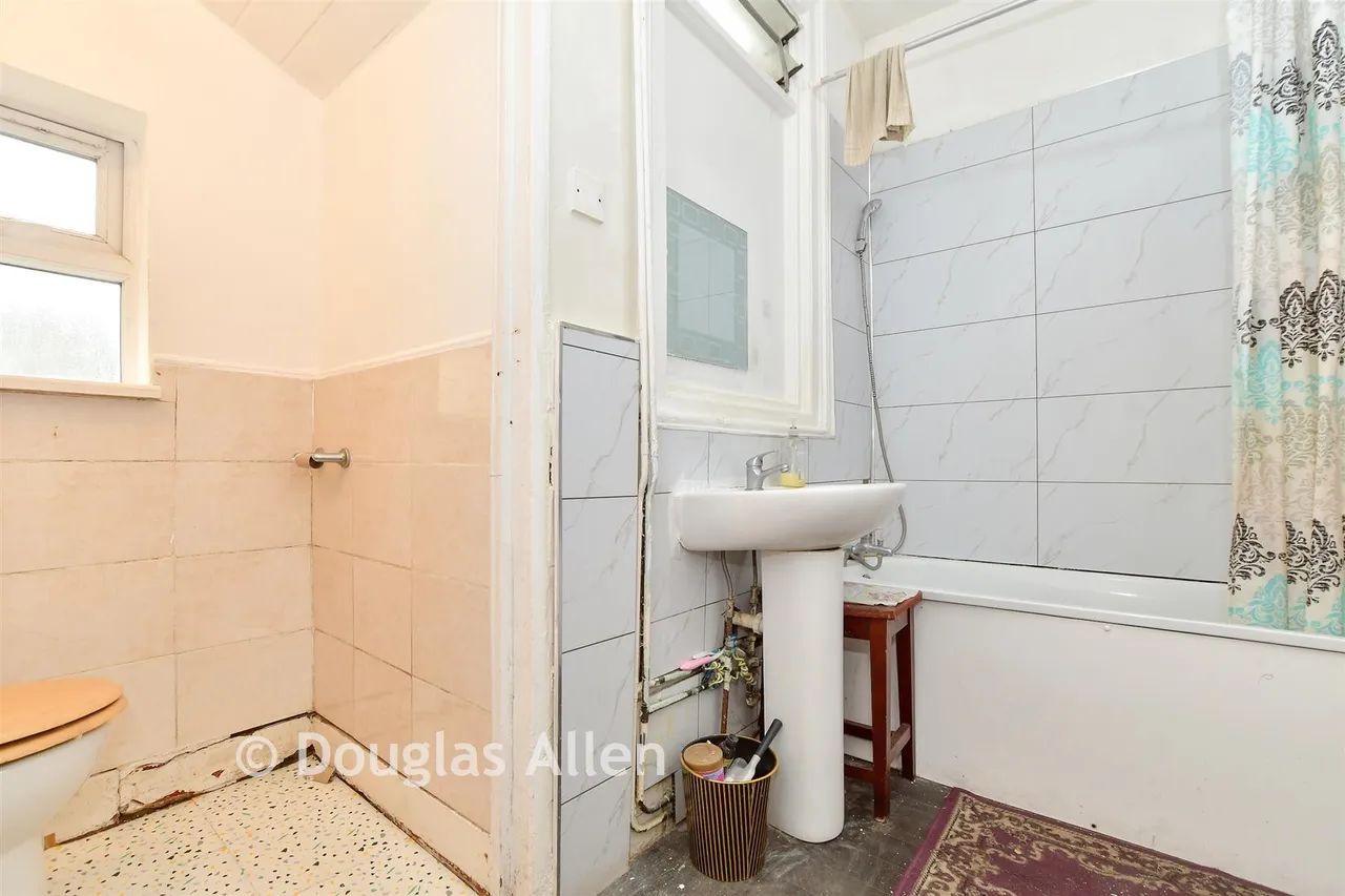 Halley Road, London, E12, photo 6