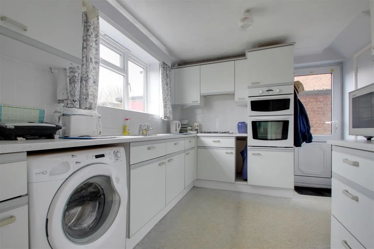 Palmerston Avenue, Worthing, photo 5