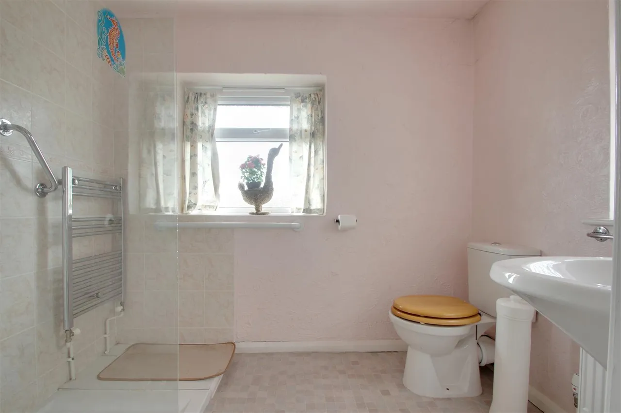 Palmerston Avenue, Worthing, photo 11