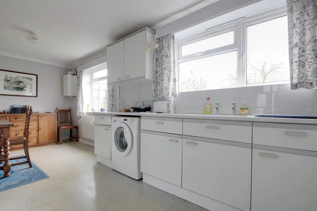 Palmerston Avenue, Worthing, photo 7