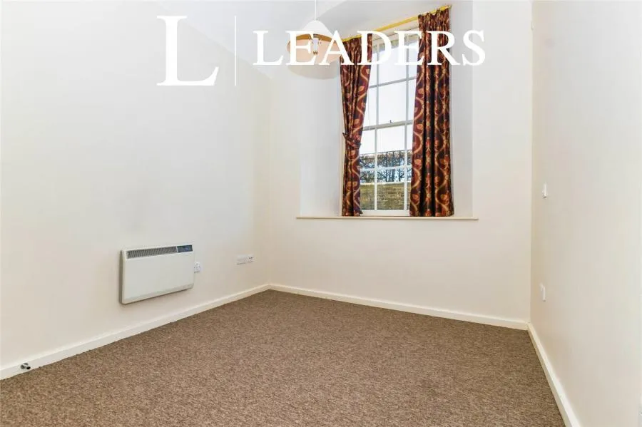 St Georges Walk, Gosport, PO12, photo 5