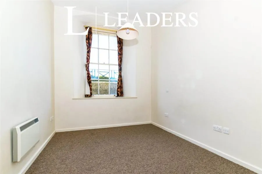 St Georges Walk, Gosport, PO12, photo 7