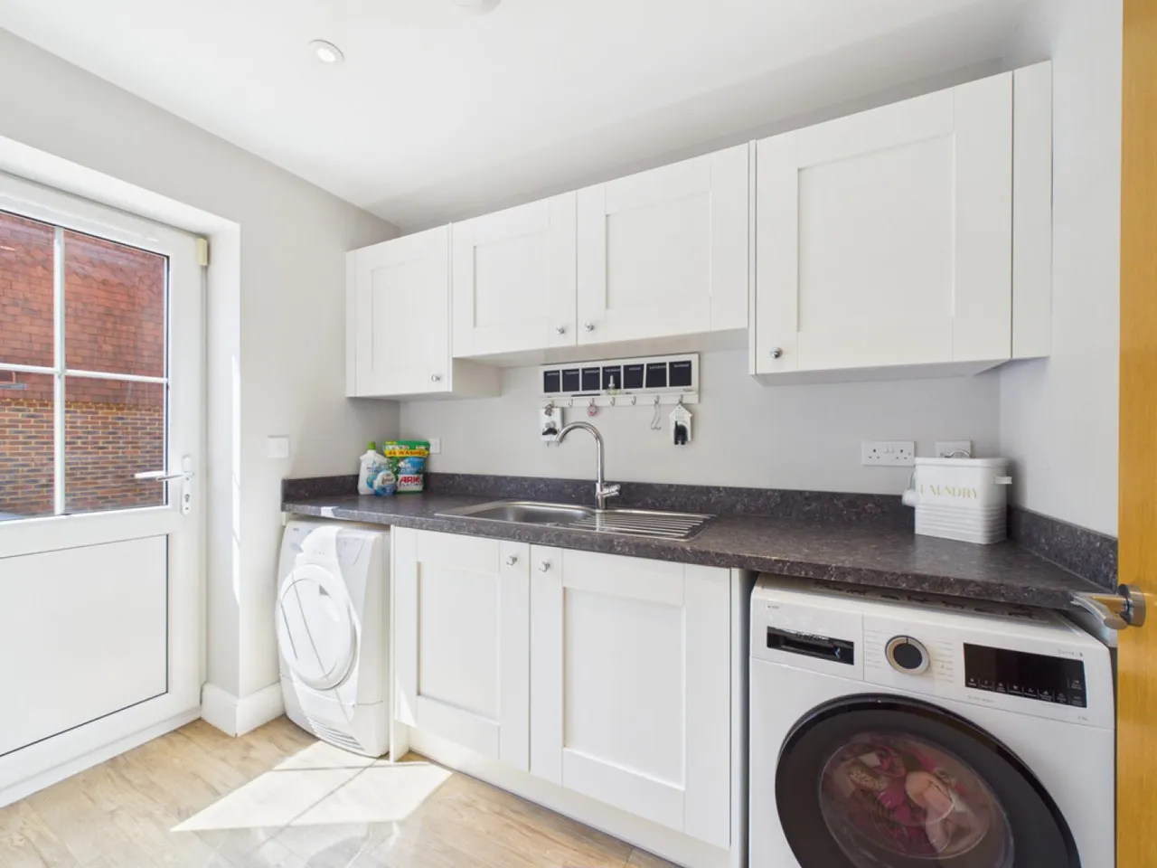 Landau Close, Pease Pottage, photo 11