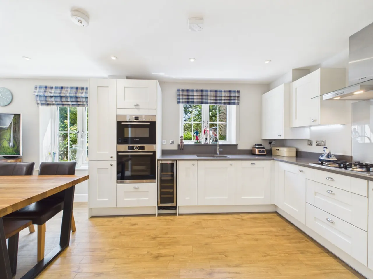 Landau Close, Pease Pottage, photo 7