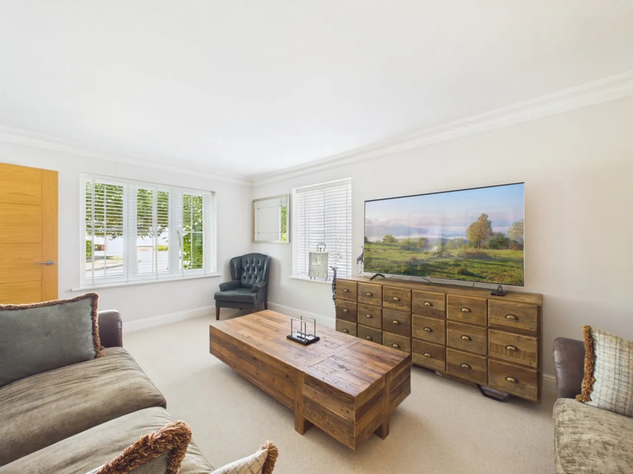 Landau Close, Pease Pottage, photo 5