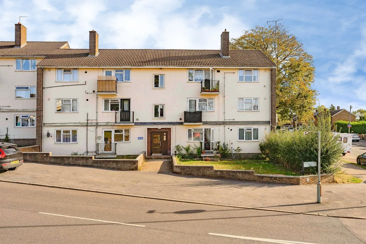 2 bed flat for sale, Bennetts End Road, Hemel Hempstead, HP3