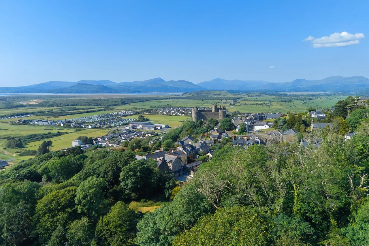 Ffordd Isaf, Harlech, LL46, photo 24