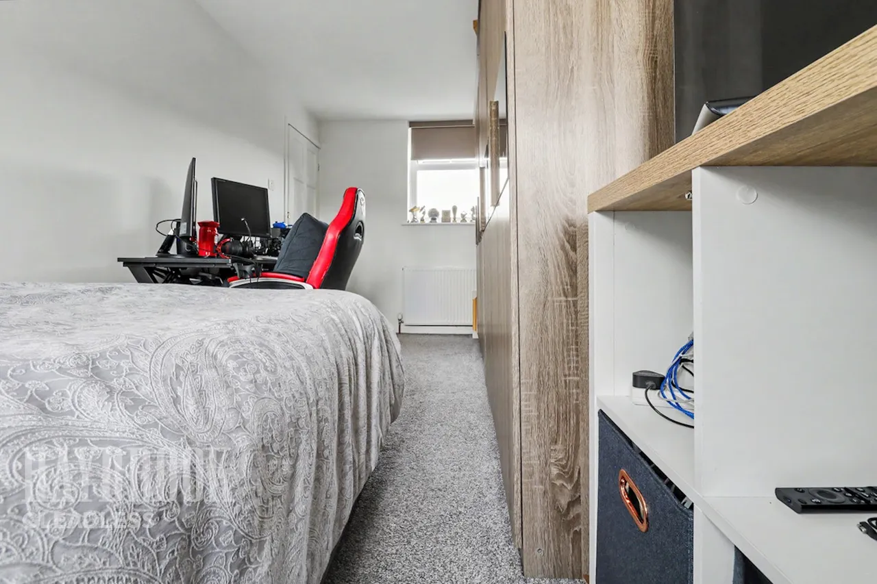 Hollinsend Road, Sheffield, photo 19
