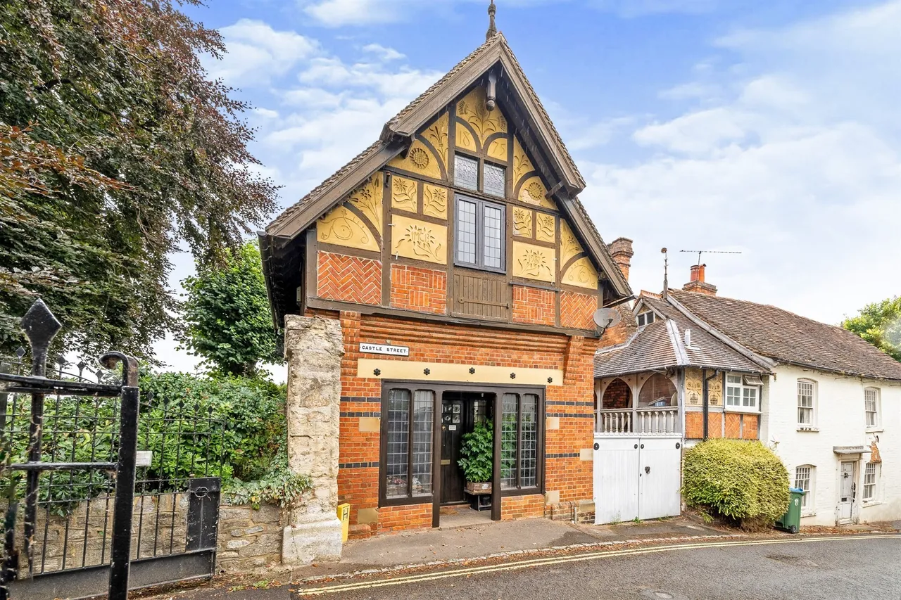 3 bed house for sale — Castle Street, Buckingham