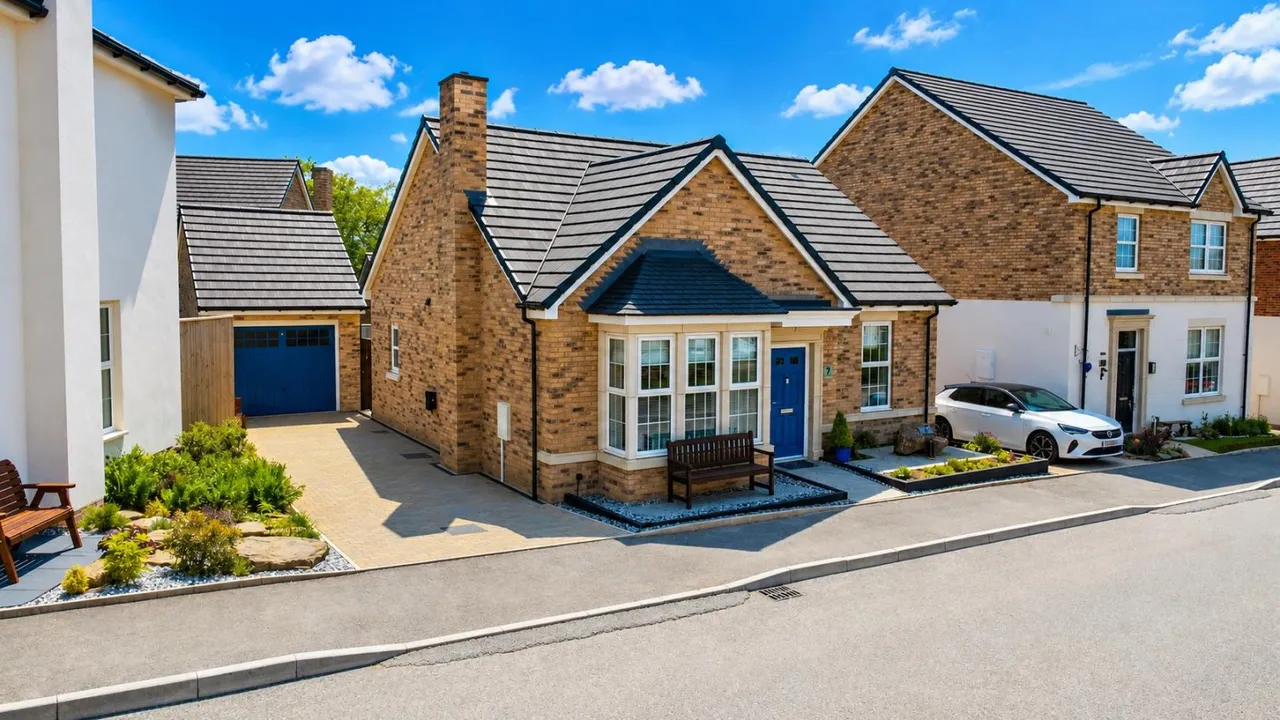 2 bed house for sale — Alastairs Place, Feniscowles (Award Winning 'Greenhills' Development)