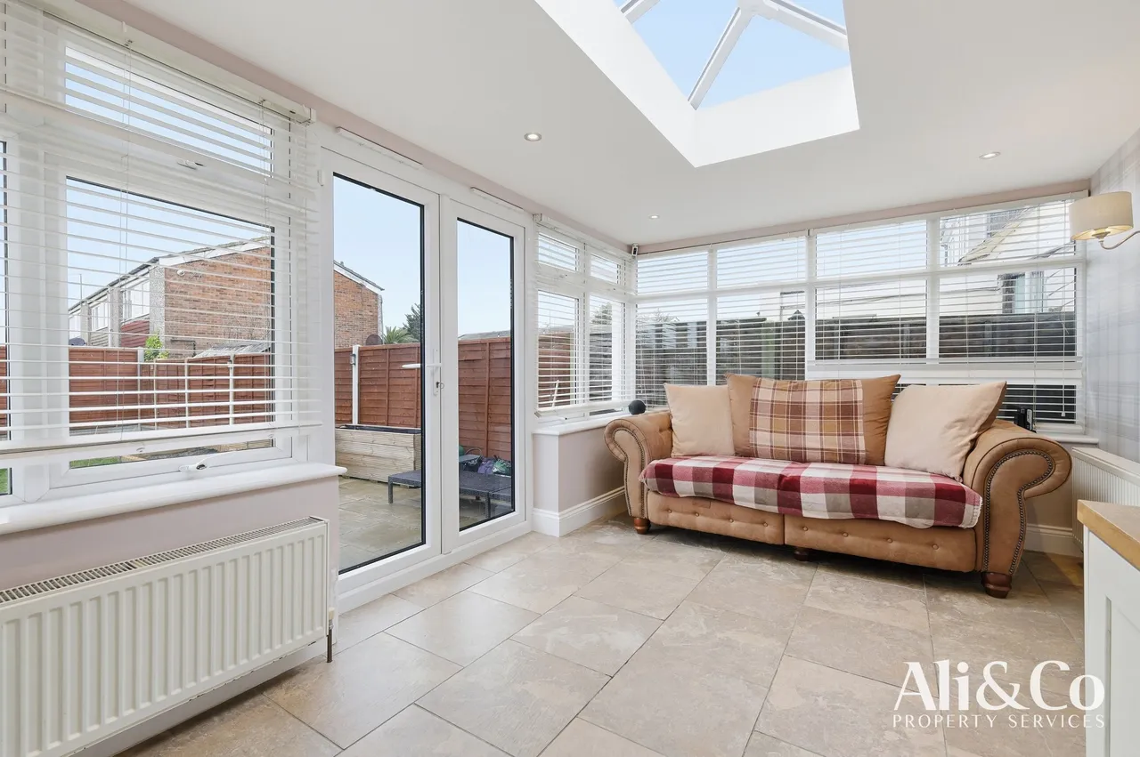 Village Drive, Canvey Island, Essex, SS8 0LJ, photo 8