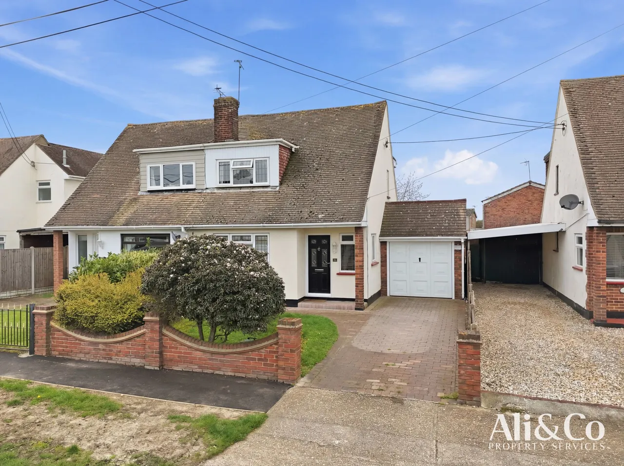 3 bed house for sale — Village Drive, Canvey Island, Essex, SS8 0LJ