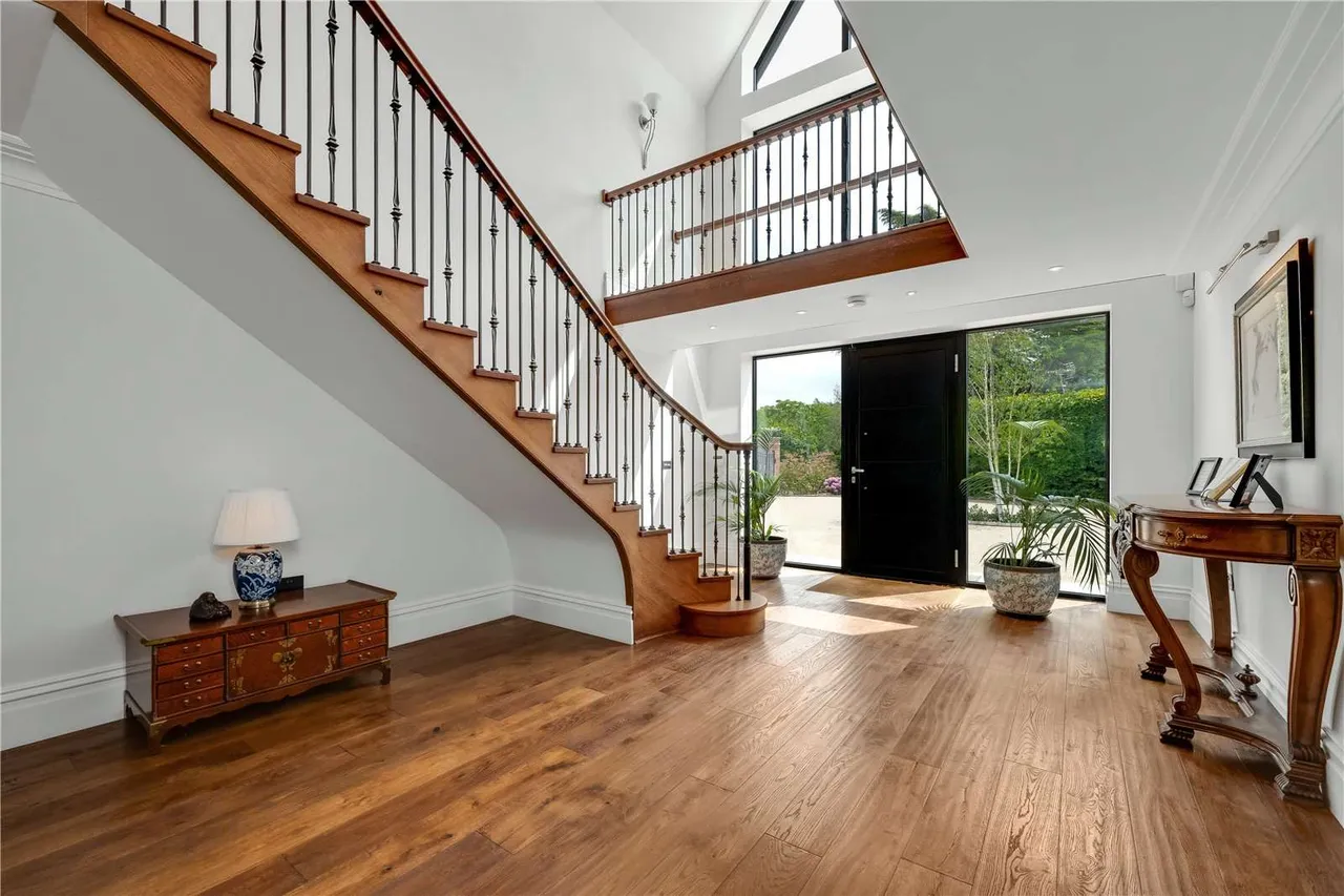 Penton Hall Drive, Staines-Upon-Thames, Surrey, TW18 2HP, photo 6