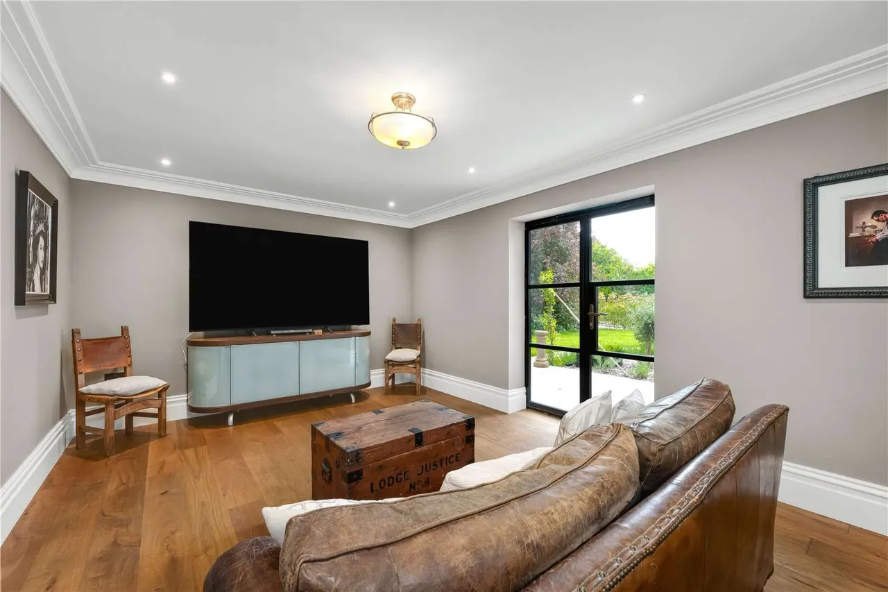 Penton Hall Drive, Staines-Upon-Thames, Surrey, TW18 2HP, photo 11