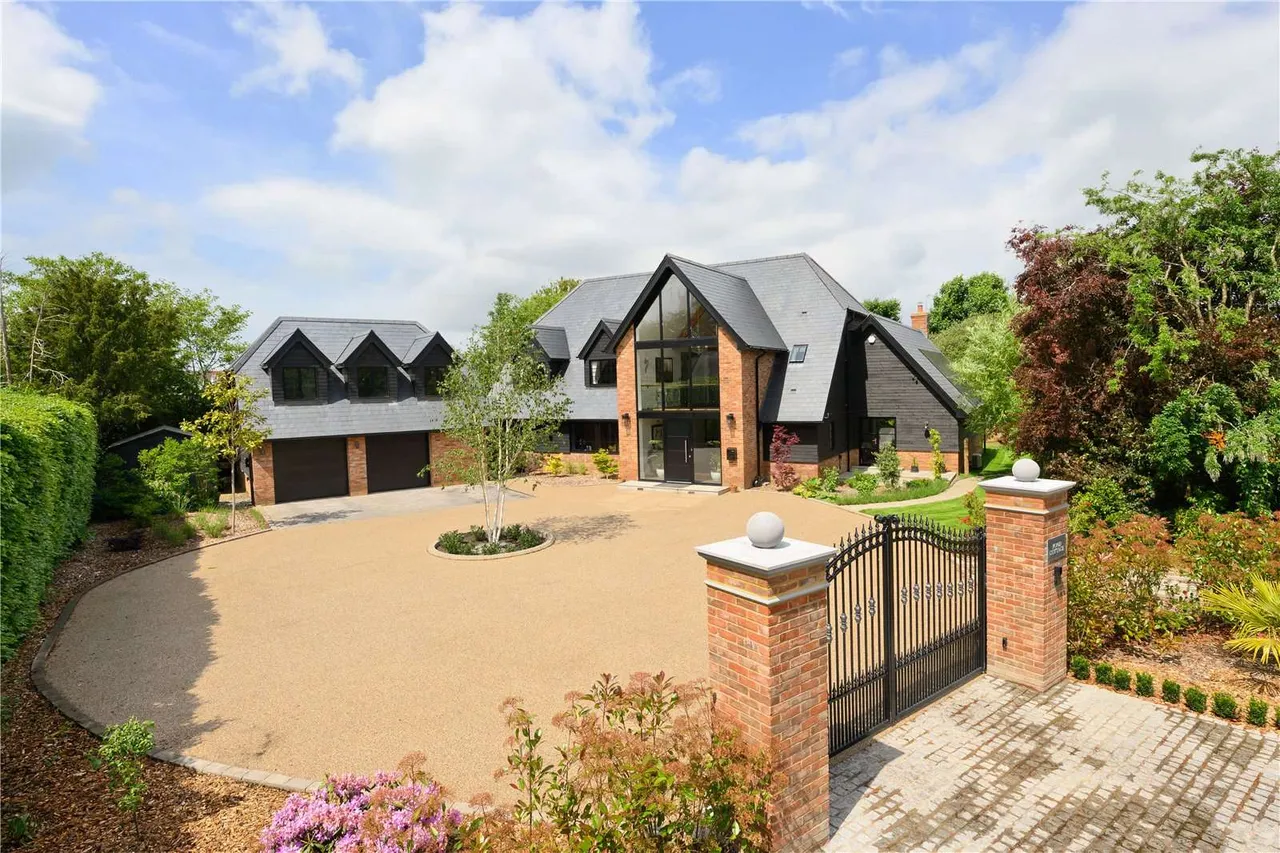5 bed new development for sale — Penton Hall Drive, Staines-Upon-Thames, Surrey, TW18 2HP