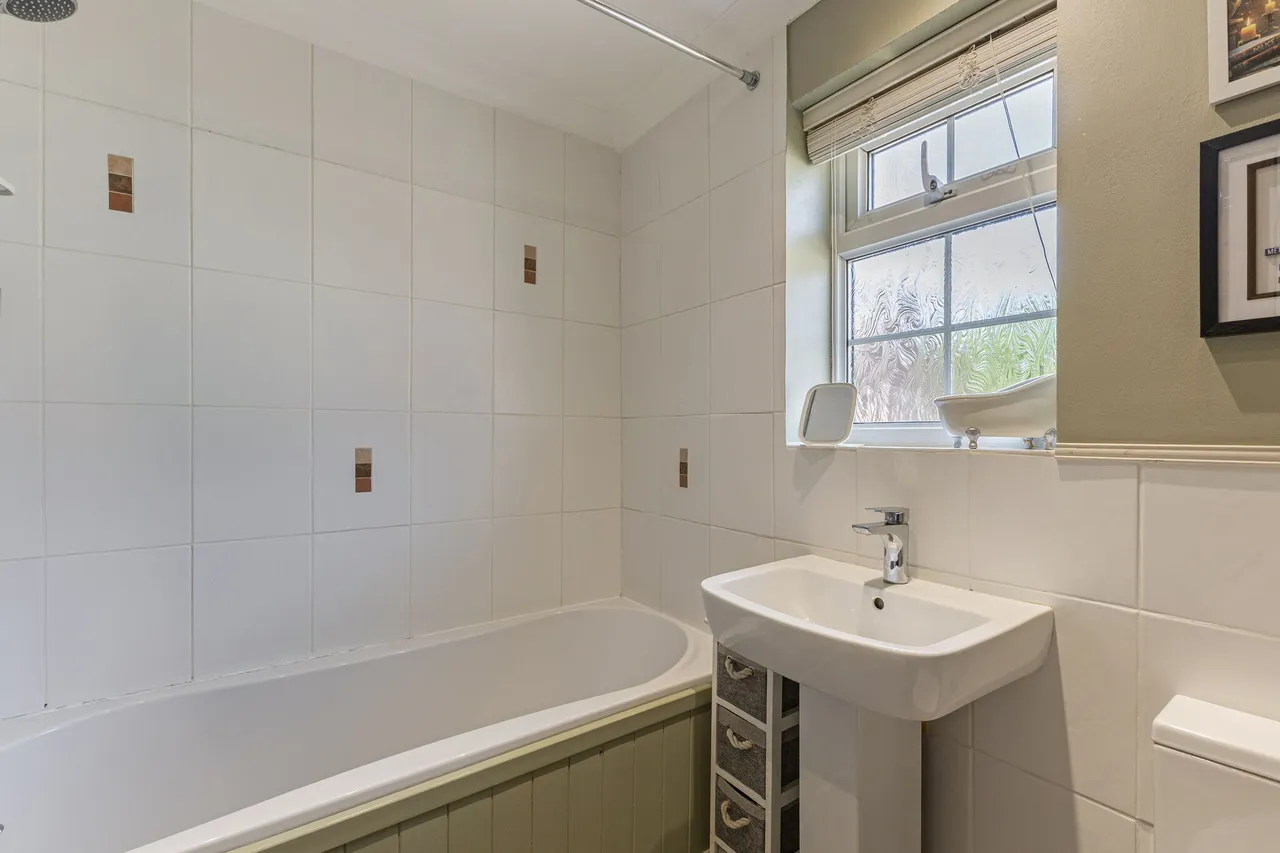 Tanhouse Lane, Alton, GU34, photo 7