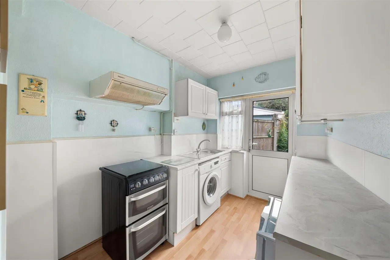 Cotswold Close, Uxbridge, photo 5