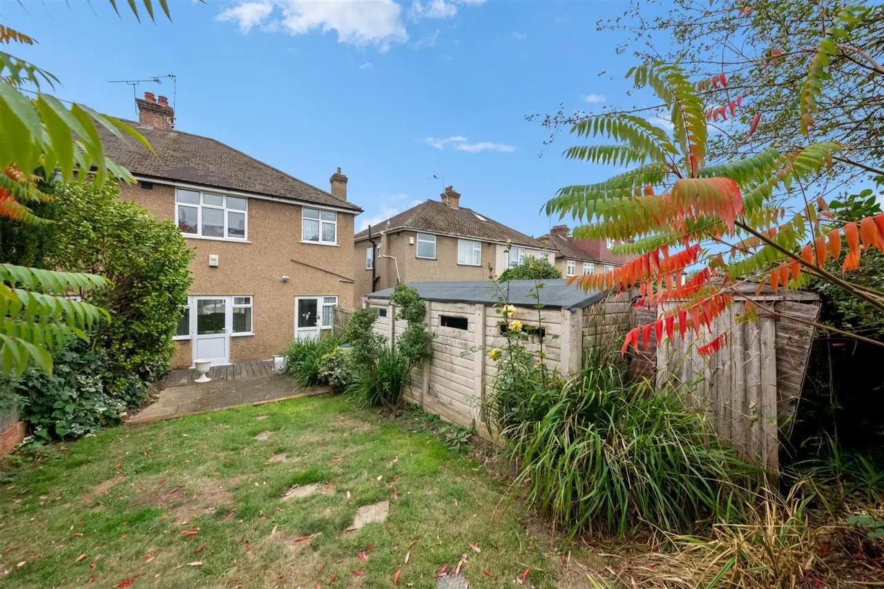 Cotswold Close, Uxbridge, photo 6