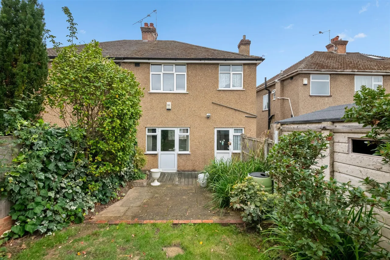 Cotswold Close, Uxbridge, photo 13
