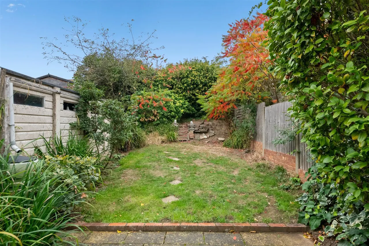 Cotswold Close, Uxbridge, photo 12