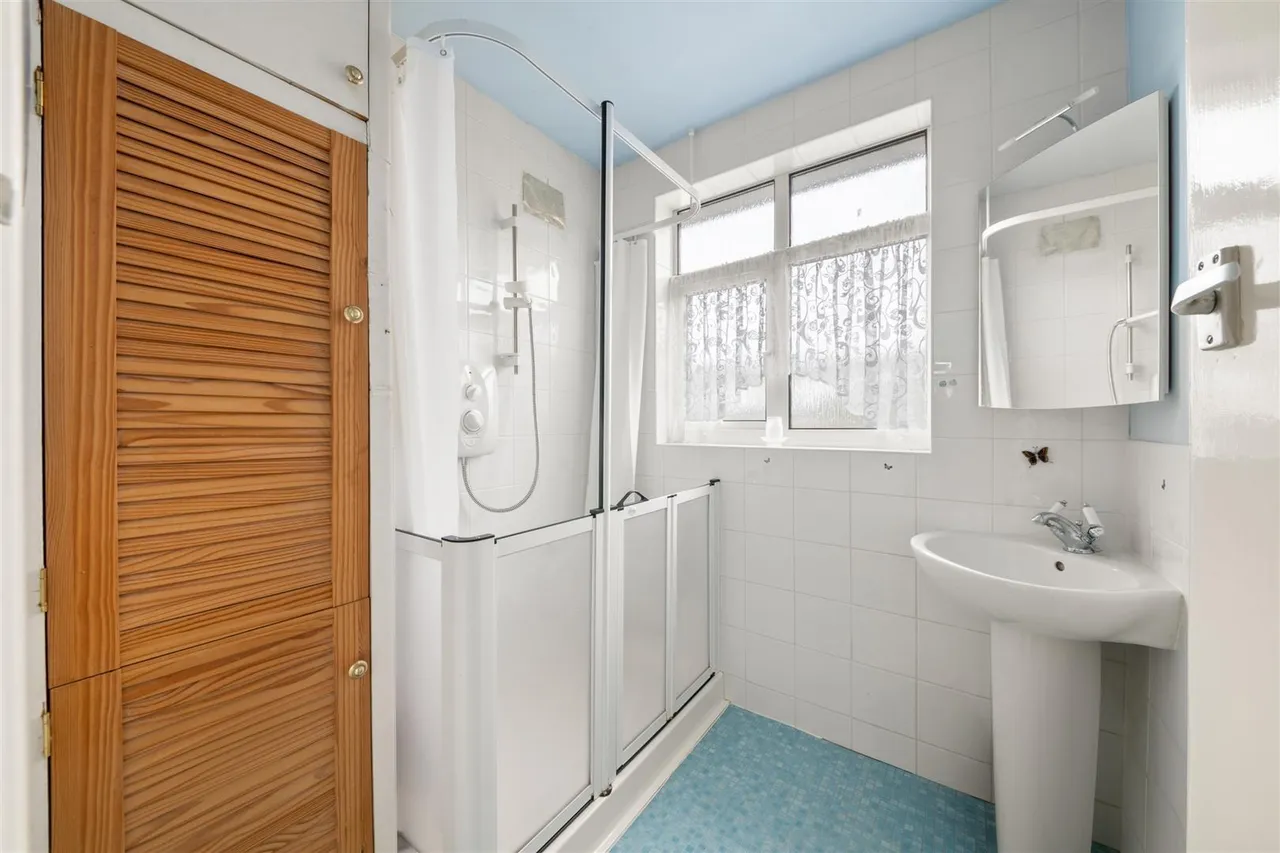 Cotswold Close, Uxbridge, photo 8
